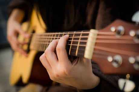 Acoustic guitar tips for beginners